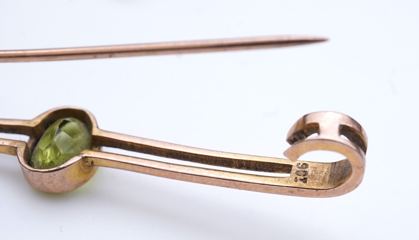 Four brooches and a gold signet ring